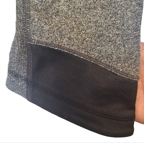 Lululemon Motivate Crop Gray Knit Black Capri Leggings Womens size 2 yoga - Picture 5 of 7